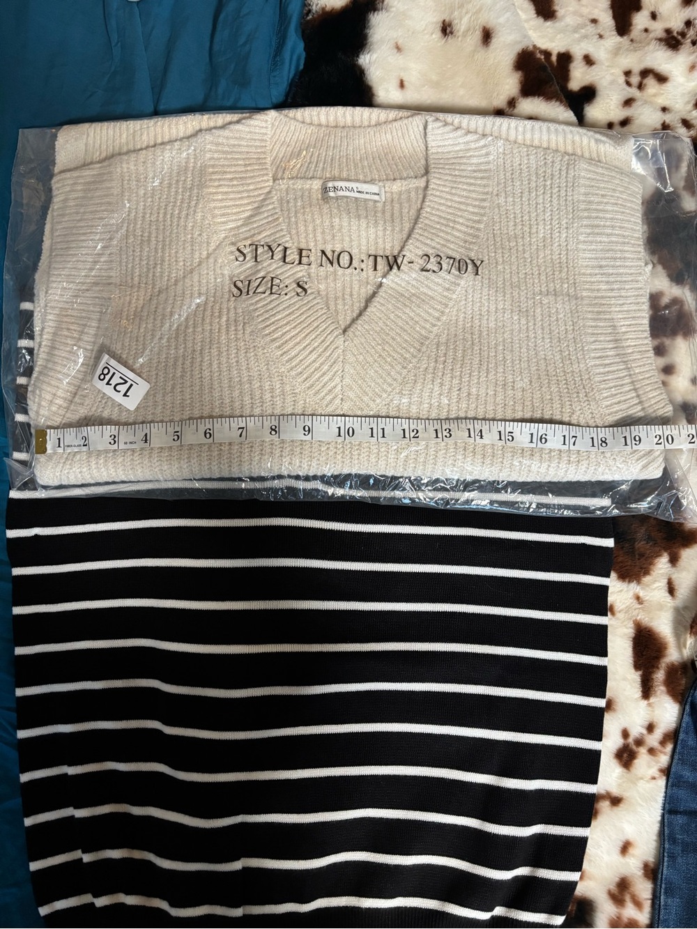 Zenana Bundle of 2 V-Neck Sweater Vest Cream & Black Striped NEW Size Small - Picture 8 of 8